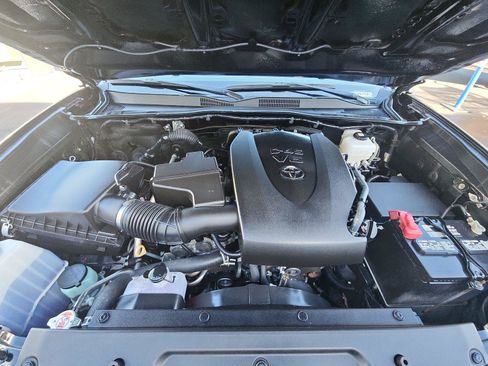 Used 2023 Toyota Tacoma TRD Off-Road image 11