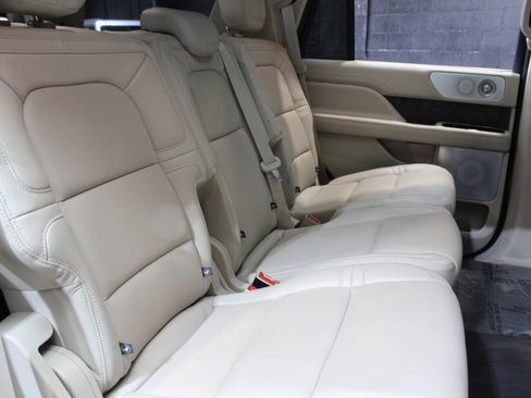 Used 2021 Lincoln Navigator Reserve w/ Luxury Package image 47