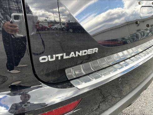 New 2025 Mitsubishi Outlander ES image 11