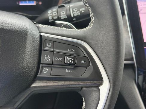 Used 2023 Jeep Grand Cherokee Limited w/ MOPAR Finishing Package AWD/4WD image 18