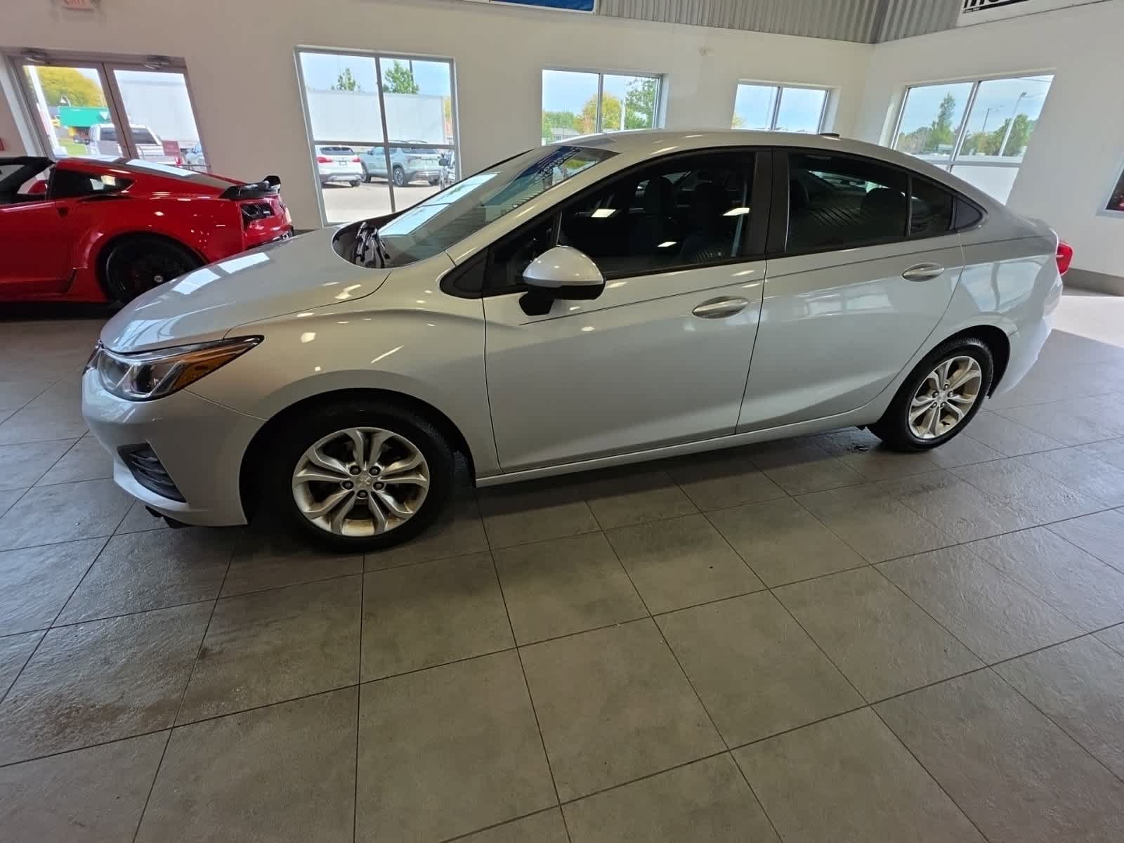 Used 2019 Chevrolet Cruze LS w/ LS Convenience Package FWD image 13