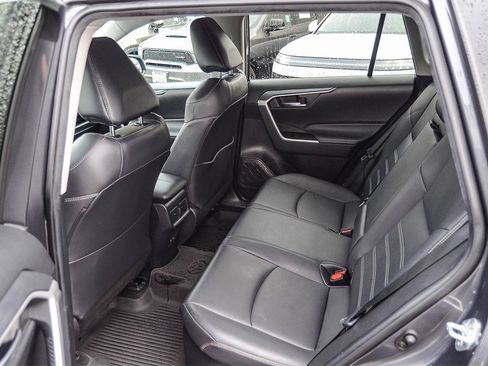 Used 2021 Toyota RAV4 XLE Premium image 18