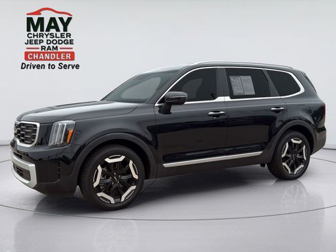 Used 2025 Kia Telluride S FWD image 3