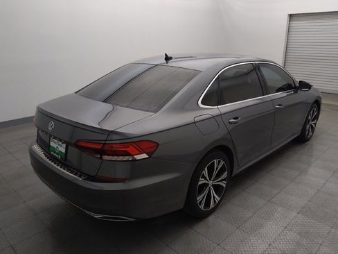 Used 2022 Volkswagen Passat 2.0T SE FWD image 9