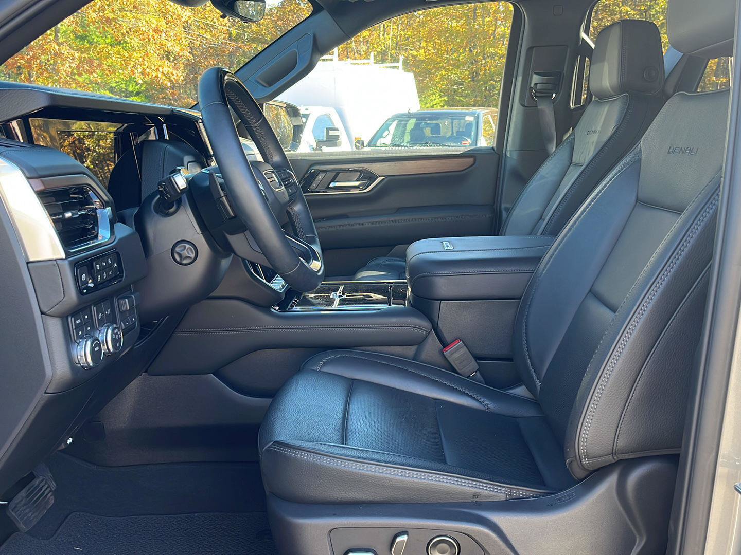 Certified 2026 GMC Yukon XL Denali w/ Advanced Technology Package AWD/4WD image 2