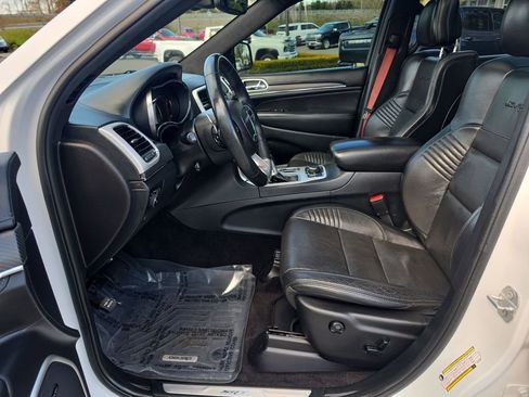 Used 2018 Jeep Grand Cherokee SRT image 24