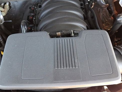 Used 2024 Chevrolet Suburban Premier image 28