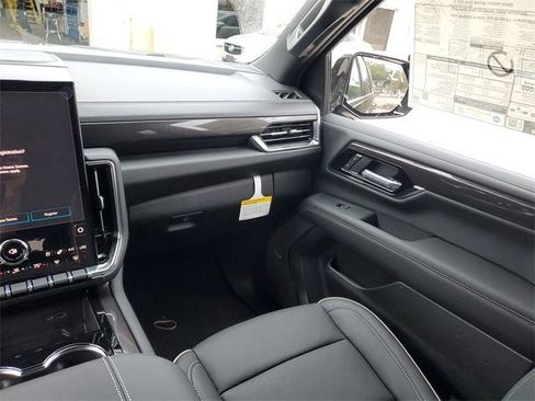 New 2026 GMC Yukon XL Elevation image 15