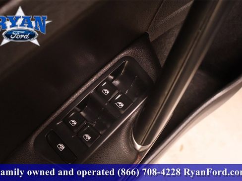 Used 2019 Volkswagen GTI SE image 28