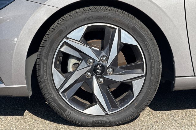 Used 2021 Hyundai Elantra Limited FWD image 32