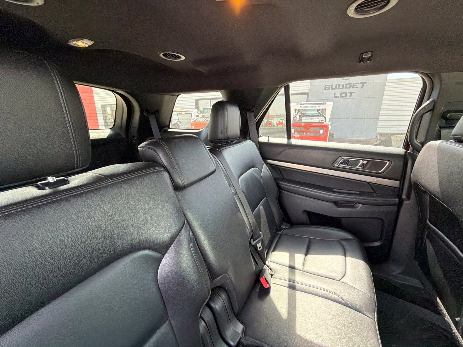 Used 2018 Ford Explorer XLT w/ Equipment Group 202A AWD/4WD image 10