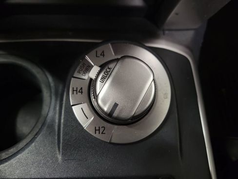 Used 2020 Toyota 4Runner SR5 AWD/4WD image 17