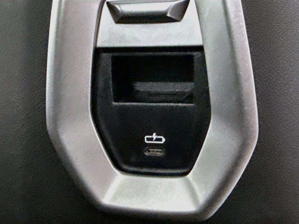 Used 2026 BMW 740i w/ Premium Package RWD image 40