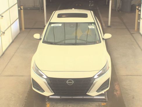 Used 2023 Nissan Altima 2.5 SL image 2