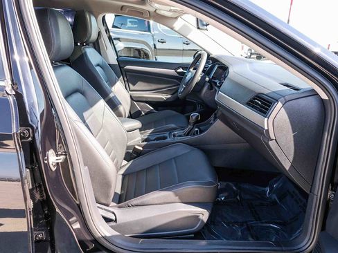 Used 2021 Volkswagen Jetta SE FWD image 18