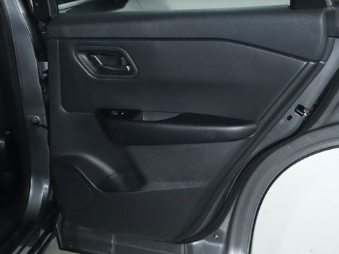 Used 2024 Nissan Rogue S image 31