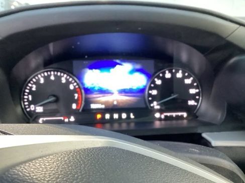 Used 2023 Ford Explorer XLT w/ Equipment Group 202A AWD/4WD image 28