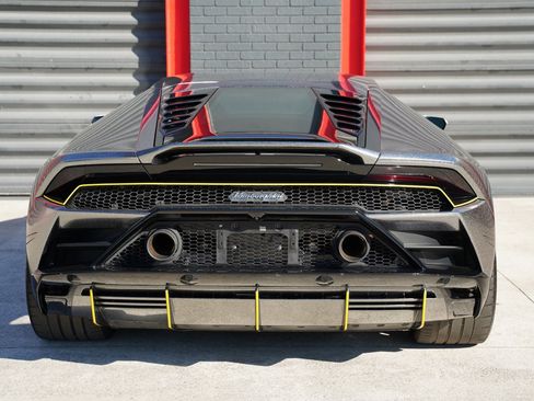 Used 2020 Lamborghini Huracan EVO image 11