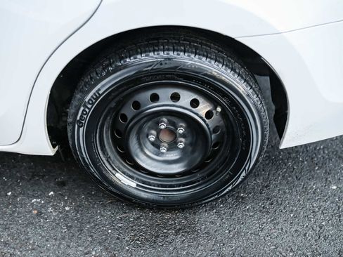 Used 2019 Toyota Corolla LE image 13