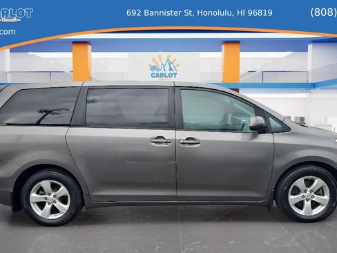 Used 2015 Toyota Sienna LE FWD image 3