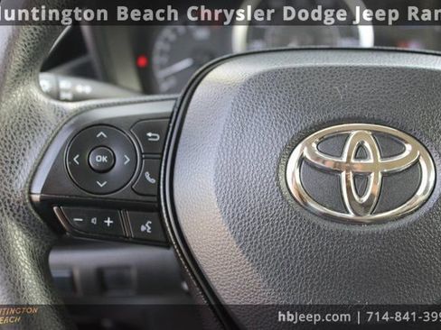 Used 2020 Toyota Corolla LE image 18