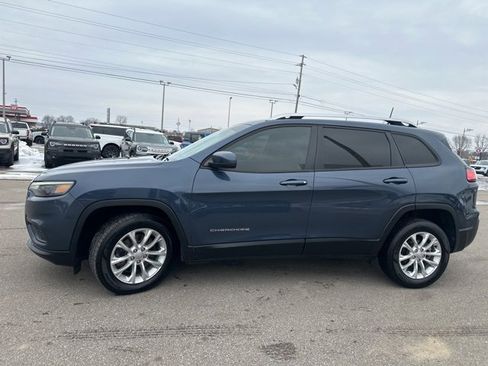 Used 2020 Jeep Cherokee Latitude w/ Cold Weather Group image 27