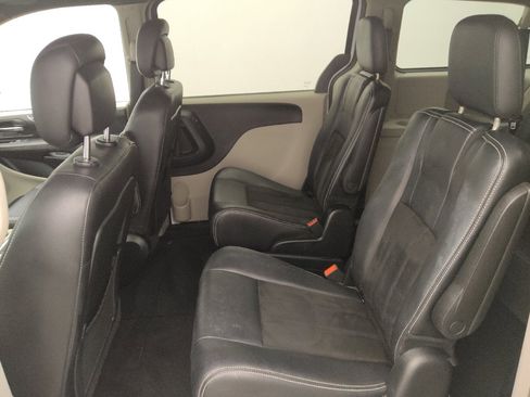 Used 2019 Dodge Grand Caravan SXT FWD image 18