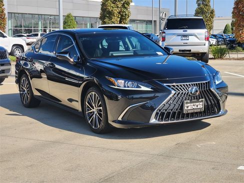 Used 2023 Lexus ES 250 w/ Premium Package image 3