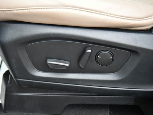 Used 2021 Ford Explorer XLT w/ Equipment Group 202A RWD image 16