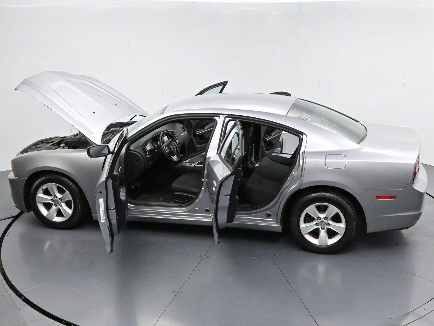 Used 2013 Dodge Charger SE RWD image 34