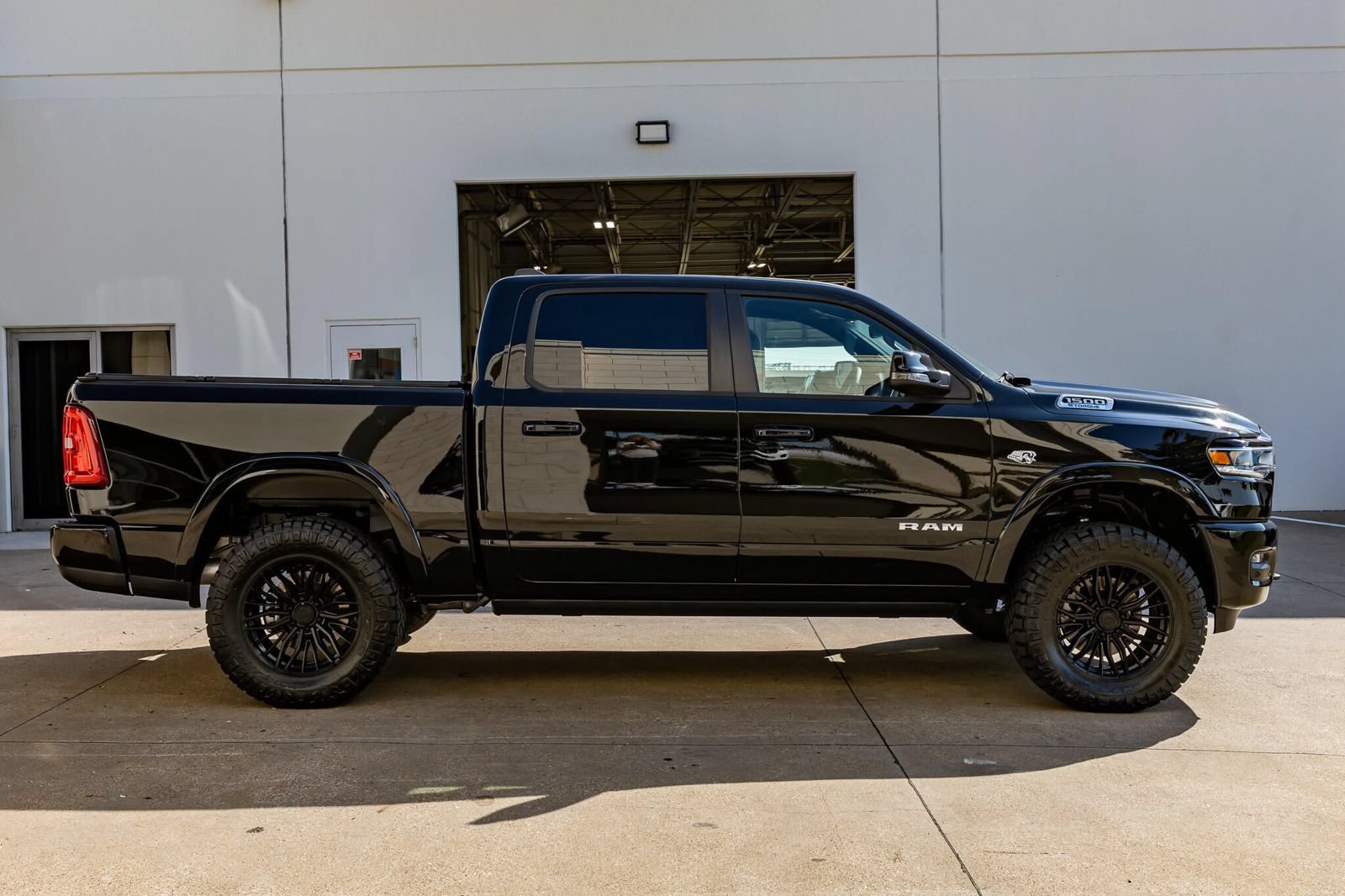 Used 2026 RAM 1500 Laramie AWD/4WD image 11