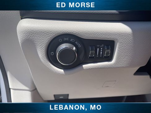 Used 2023 Chrysler Voyager LX FWD image 17