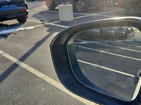 Used 2024 Nissan Rogue S image 11