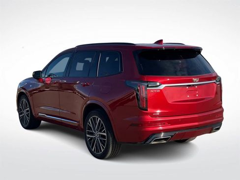 Used 2022 Cadillac XT6 Sport w/ Technology Package image 6