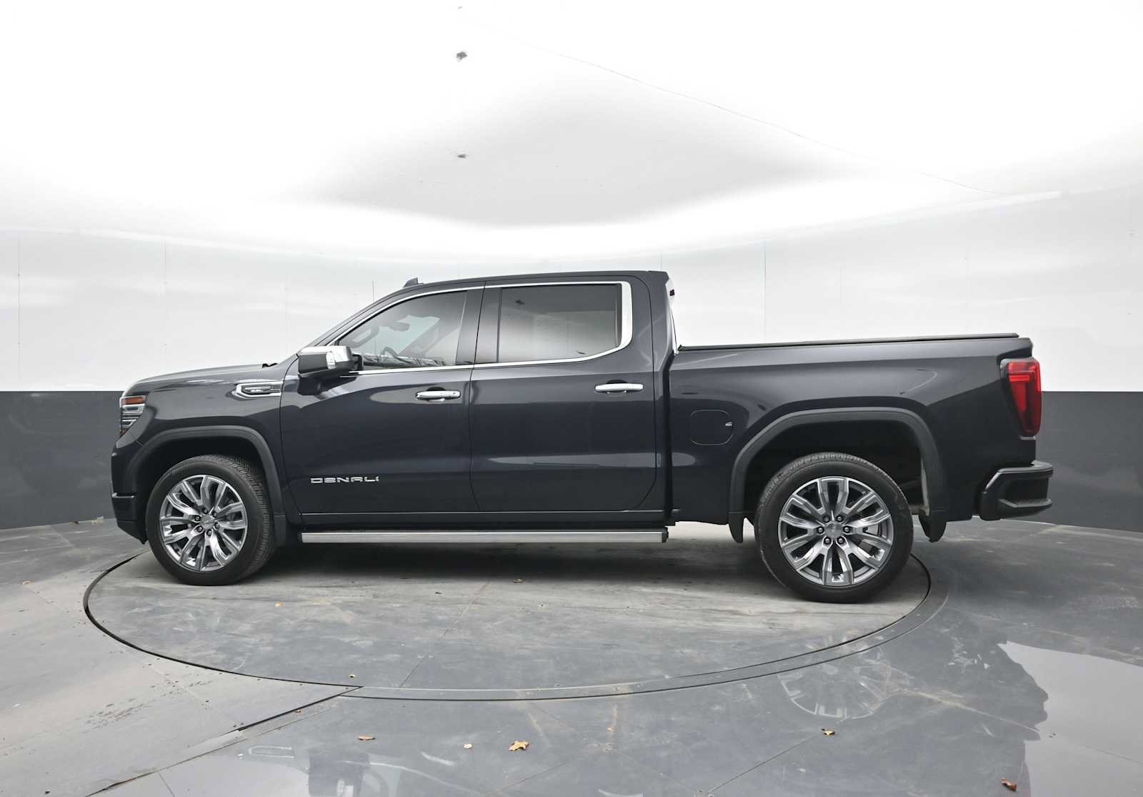 Used 2023 GMC Sierra 1500 Denali w/ Denali Reserve Package AWD/4WD image 3