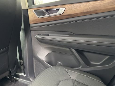 Certified 2024 Volkswagen Atlas SE image 18