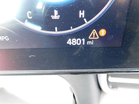 Used 2025 Hyundai Elantra SEL image 30