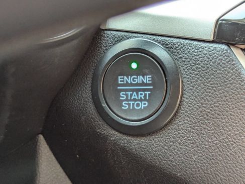 Used 2020 Ford Escape SE image 24