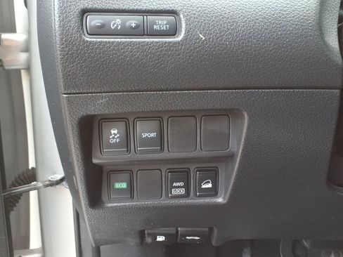 Used 2015 Nissan Rogue SV AWD/4WD image 21