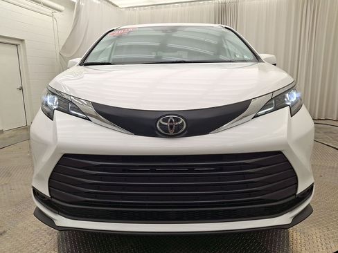 Used 2026 Toyota Sienna LE FWD image 31
