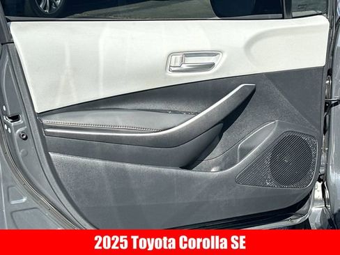 Certified 2025 Toyota Corolla SE image 4