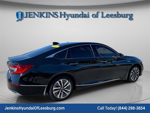 Used 2018 Honda Accord Touring image 3