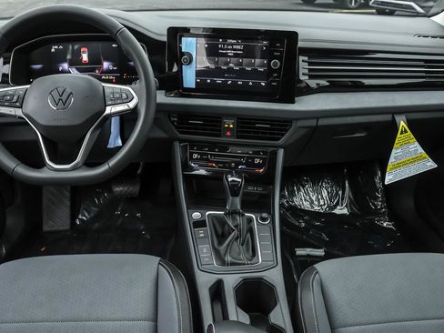 New 2026 Volkswagen Jetta SE FWD image 36