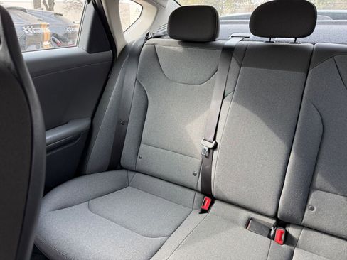 Used 2025 Kia K4 LXS image 40