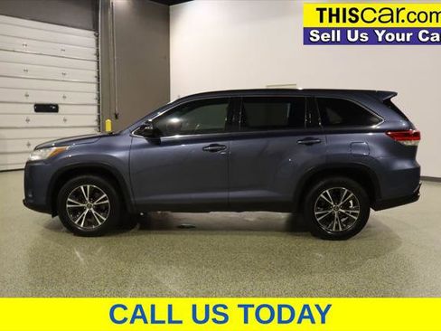 Used 2019 Toyota Highlander LE FWD image 5
