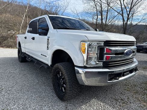 Used 2017 Ford F250 XLT image 3