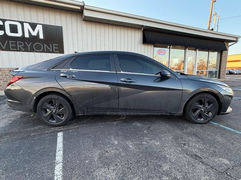 Used 2023 Hyundai Elantra SEL w/ Cargo Package image 6