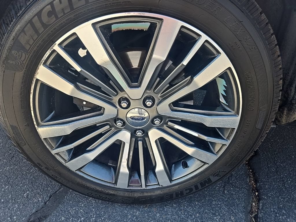 Used 2016 Ford Explorer Platinum AWD/4WD image 38