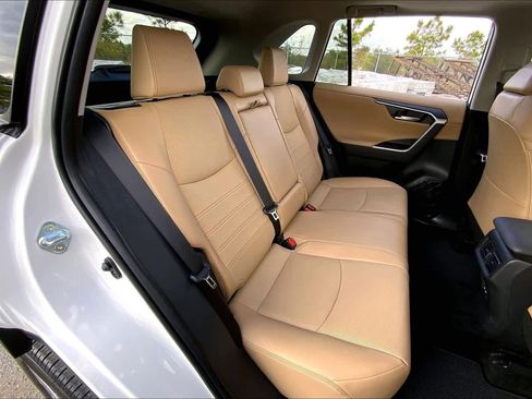 Used 2025 Toyota RAV4 Limited image 18