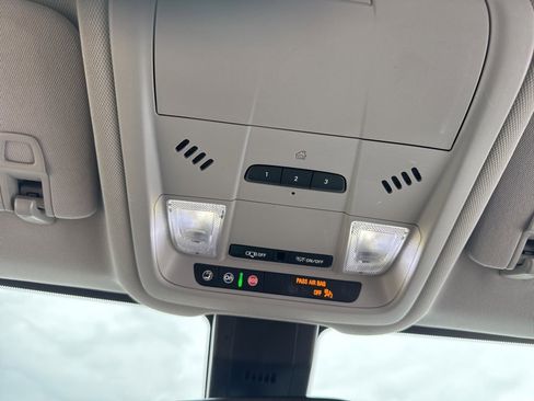 Used 2020 Chevrolet Equinox Premier image 12